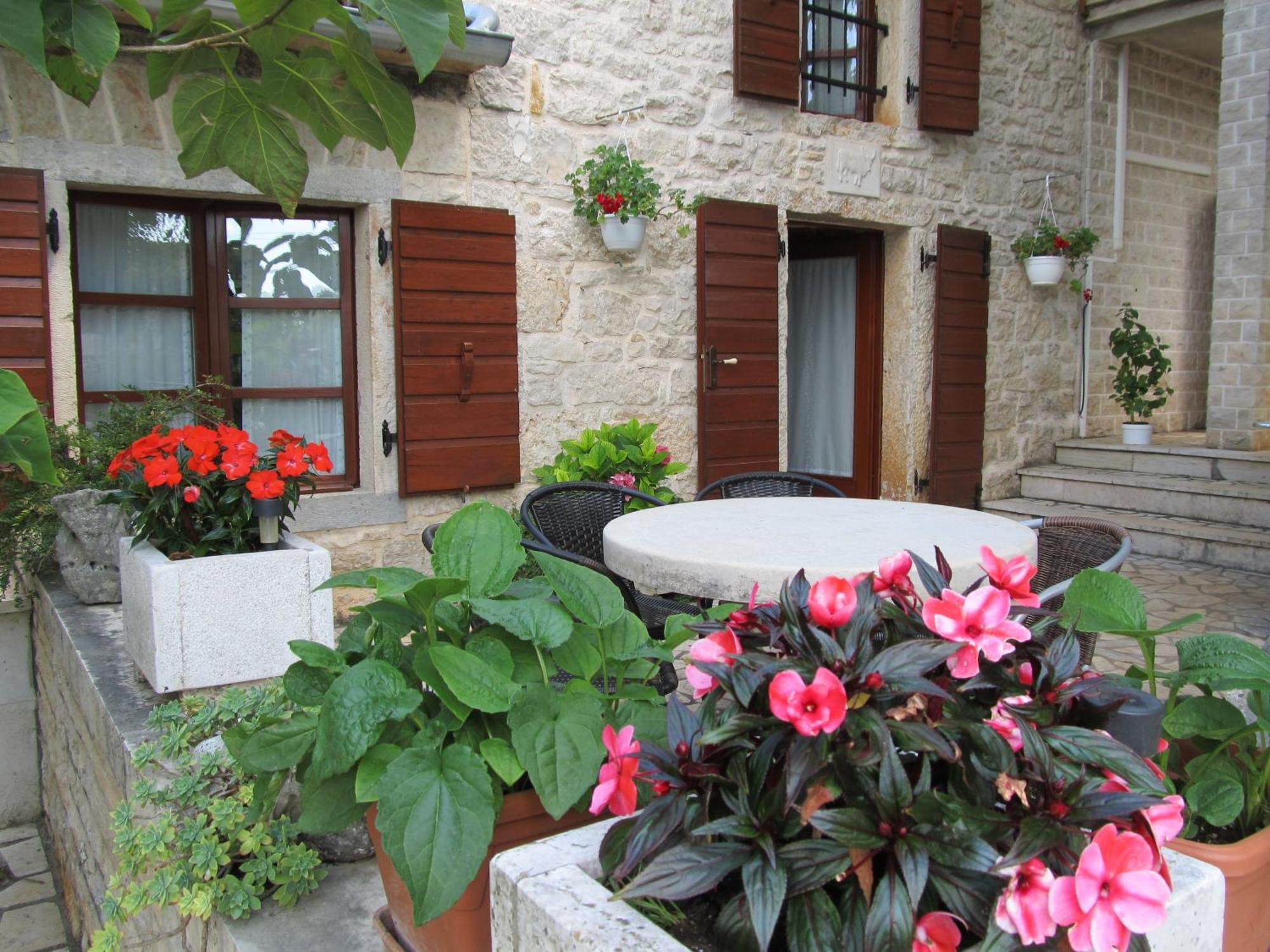 Apartments Vesna With Pool - New! Sveti Lovreč Pazenatički Стая снимка