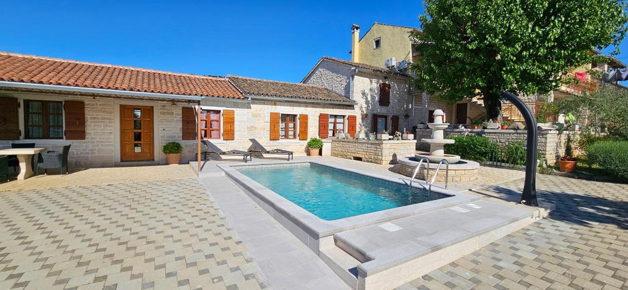 Apartments Vesna With Pool - New! Sveti Lovreč Pazenatički Екстериор снимка