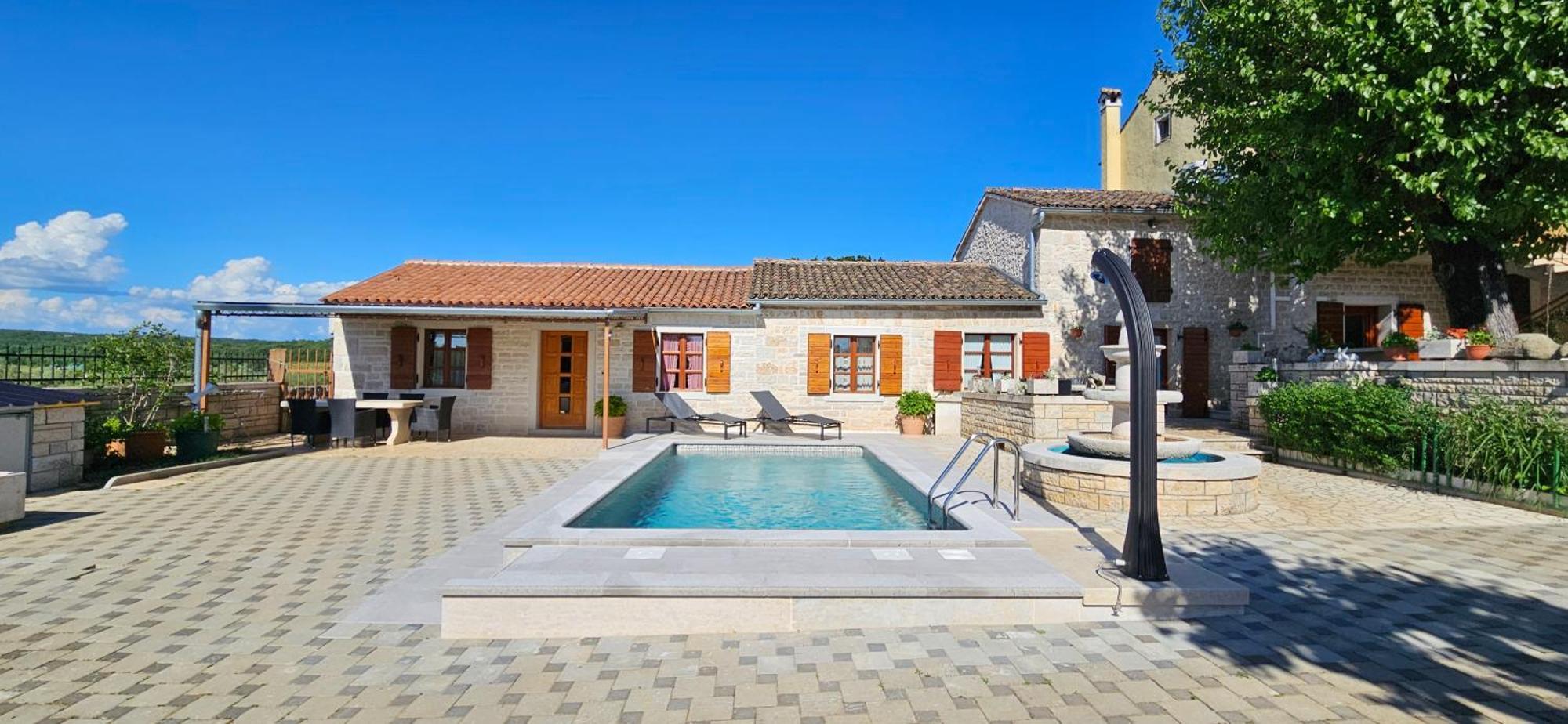 Apartments Vesna With Pool - New! Sveti Lovreč Pazenatički Екстериор снимка