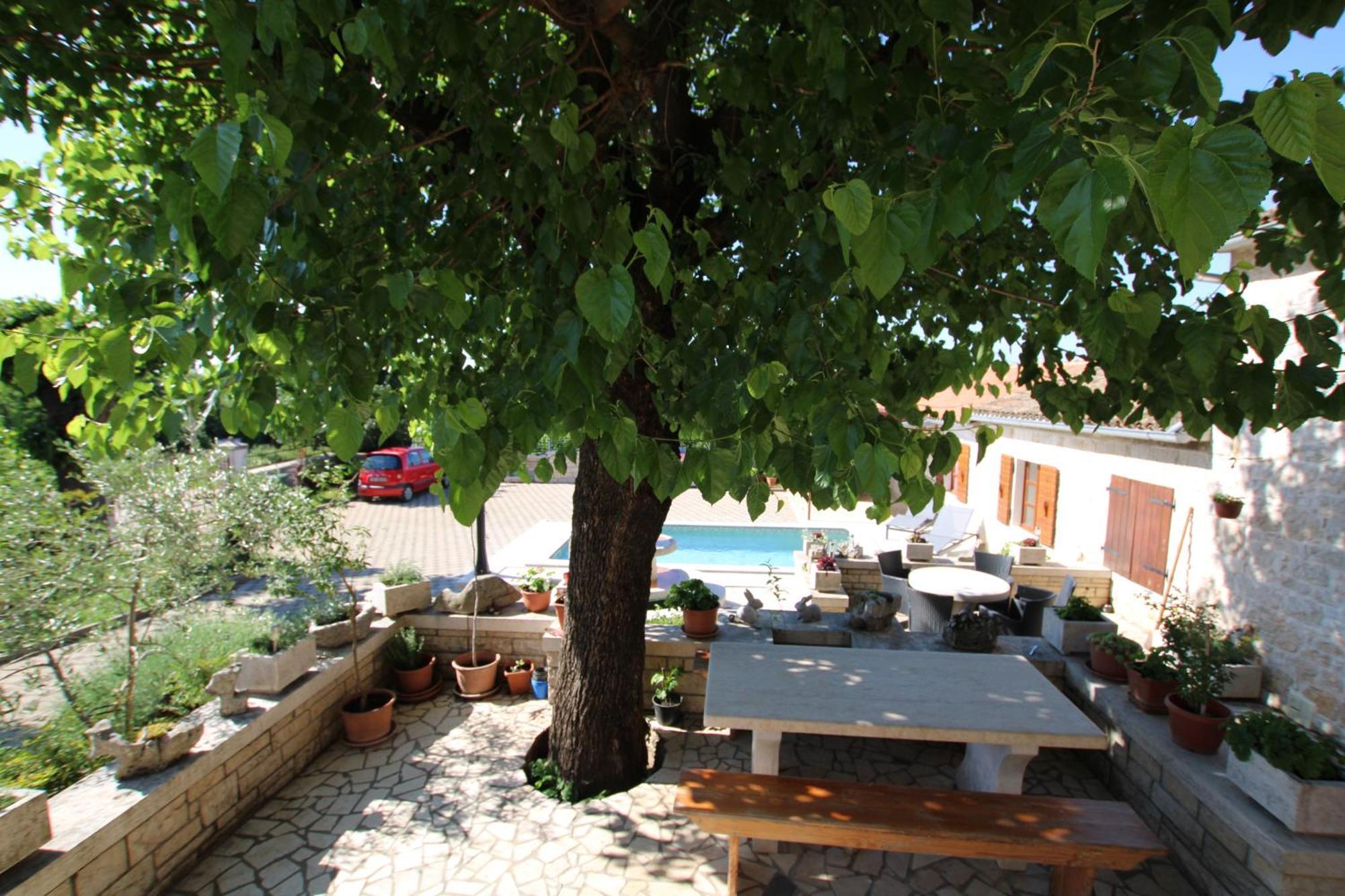 Apartments Vesna With Pool - New! Sveti Lovreč Pazenatički Екстериор снимка